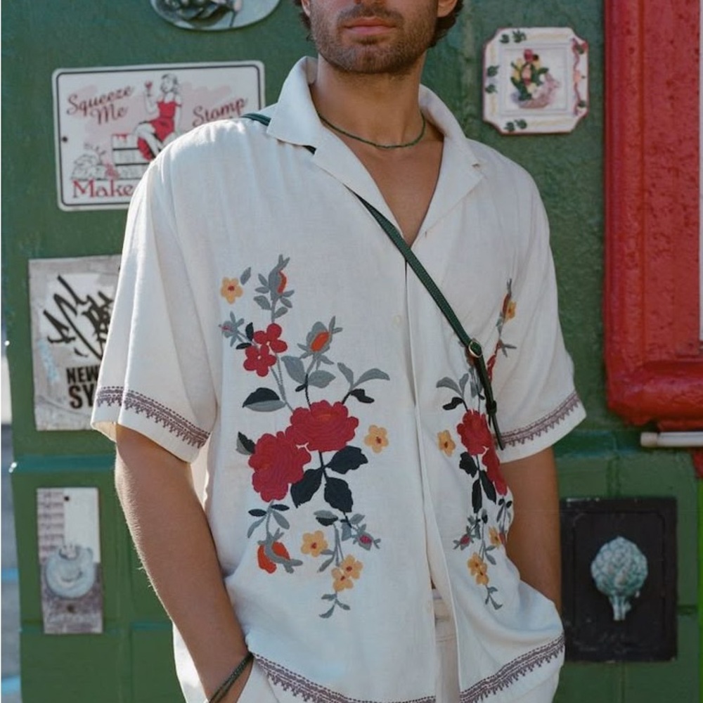 Abercrombie & Fitch Embroidered Floral Casual Button Down Shirt